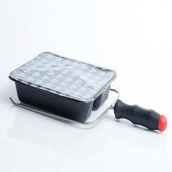 Easy-Grip tray grabber with a tray from Danish foodservice